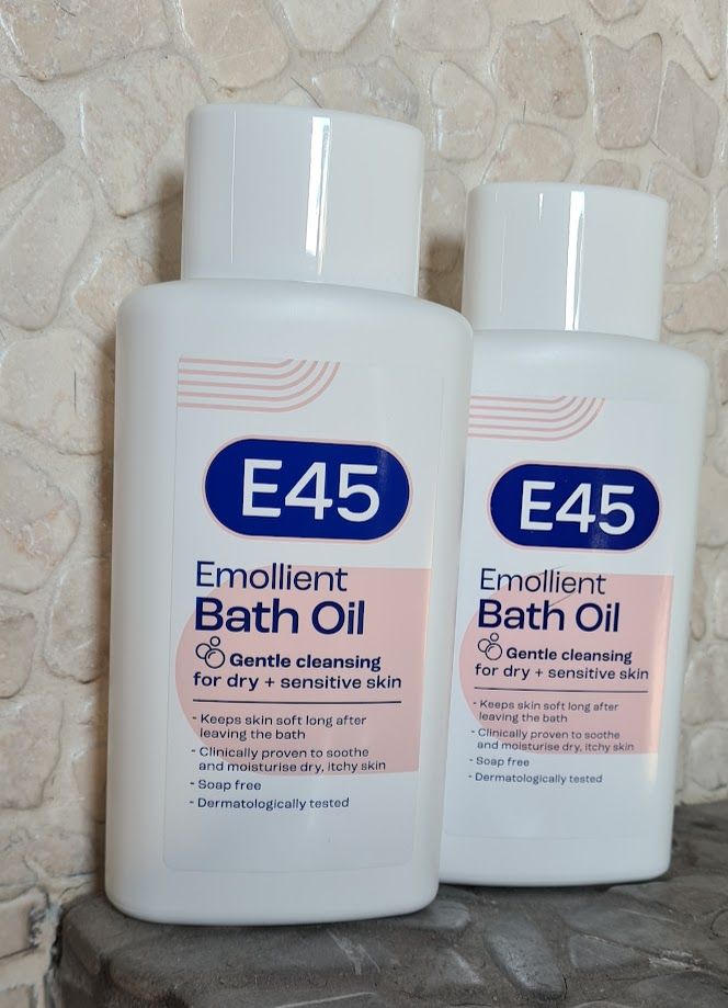 image for (x2) E45 Emollient Bath oil - moisturiser - Soap free - Adults & children 500ml.