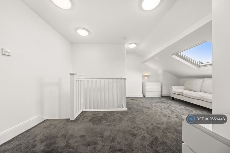 2 bedroom flat in Montpellier Terrace, Scarborough, YO11 (2 bed) (#2659448)