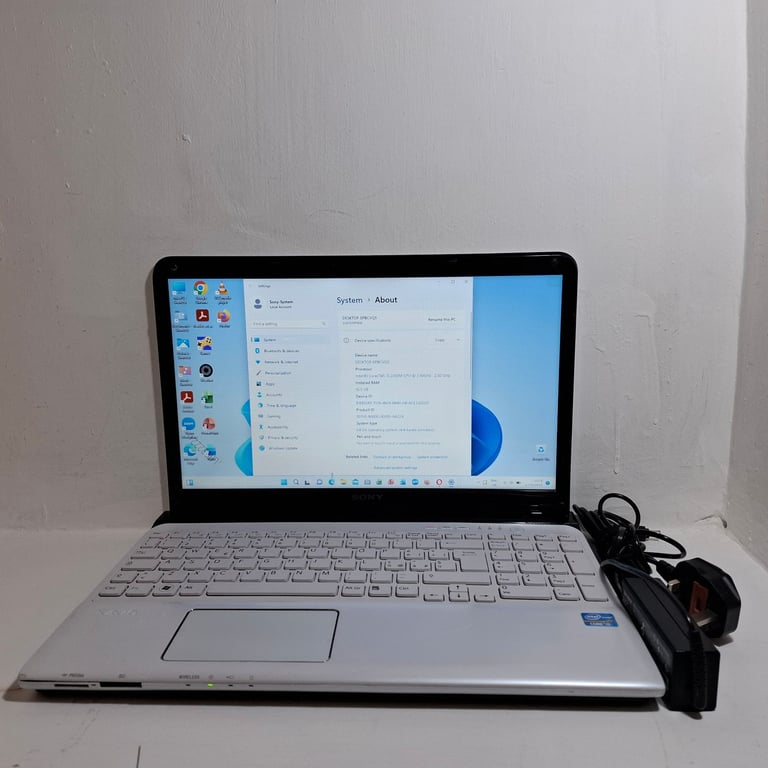 Sony Vaio SVE151J13M 15.6 Inc Intel-Core i5 CPU Win 11 Prof. with Activated 2024 Office 356 Laptop.