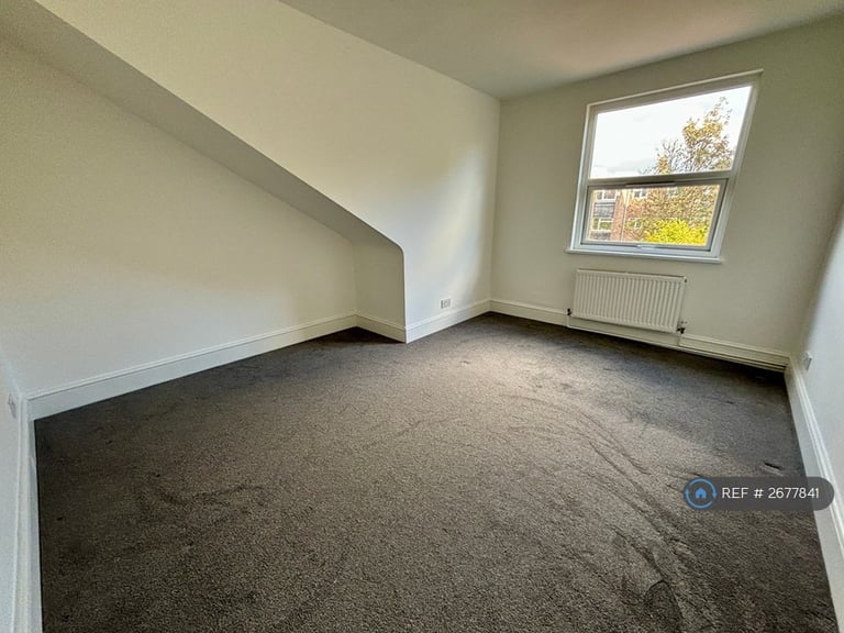 2 bedroom flat in Overnhill Road, Bristol, BS16 (2 bed) (#2677841)