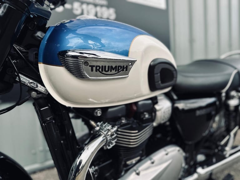 STUNNING 2018/18 TRIUMPH BONNEVILLE T100 MOTORCYCLE 