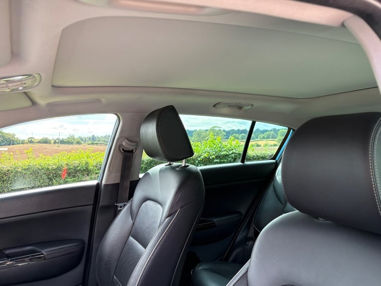 Kia Sportage 2.0 Diesel ISG 4 AWD Auto.Heated leather,reverse camera,pan roof