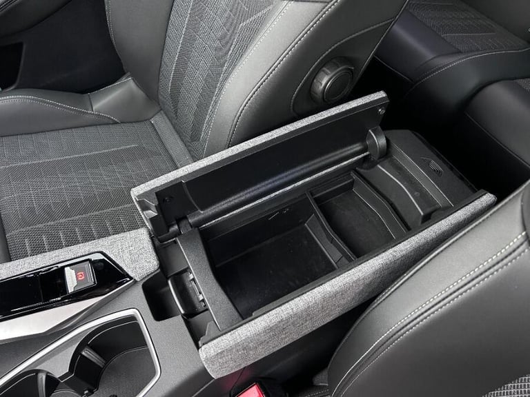 2025 Peugeot 5008 1.2 Hybrid Gt Suv 5dr Petrol Hybrid E Dsc6 Euro 6 (s/s) (136 Ps) HATCHBACK Petr...