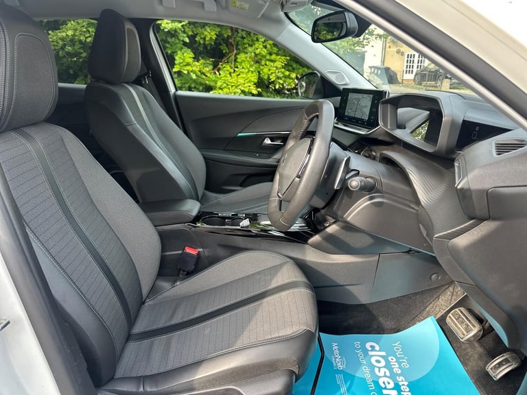 2022 Peugeot 2008 1.2 PureTech Allure Premium + EAT Euro 6 (s/s) 5dr HATCHBACK Petrol Automatic