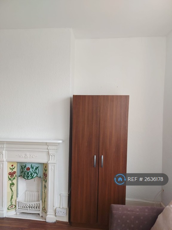 1 bedroom flat in Leytonstone, London, E11 (1 bed) (#2636178)