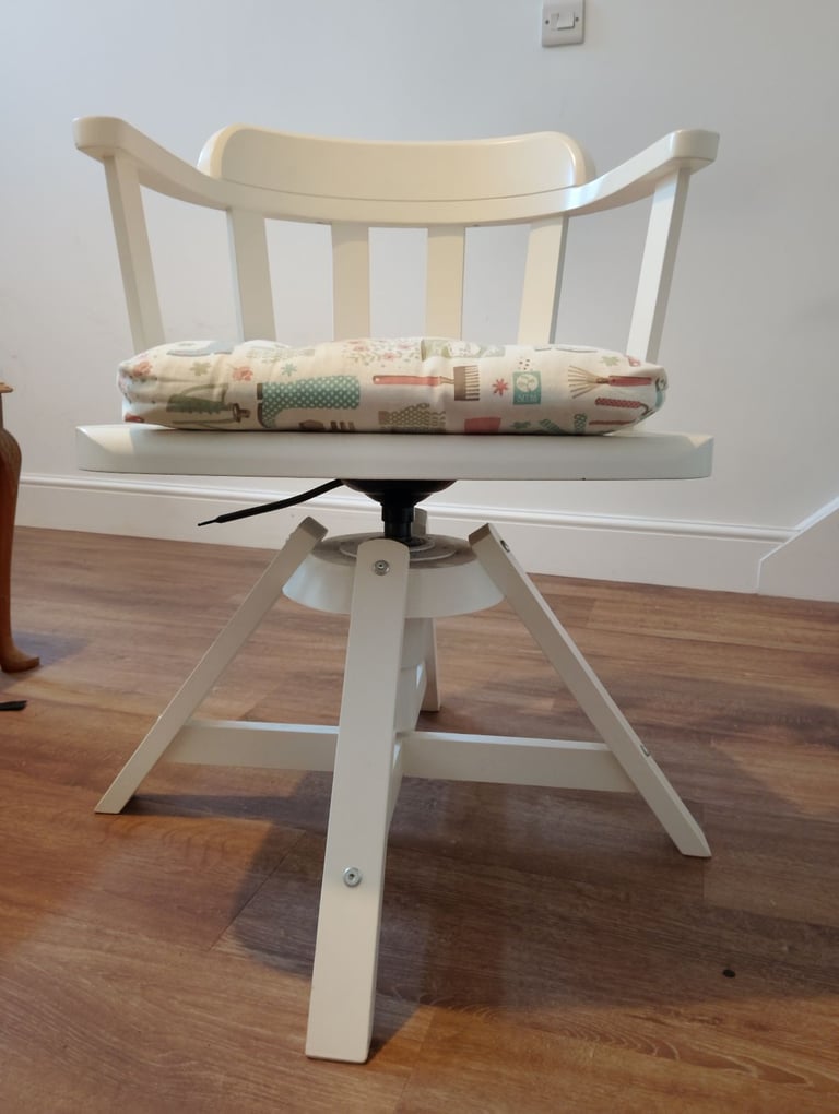 Wooden adjustable chair.