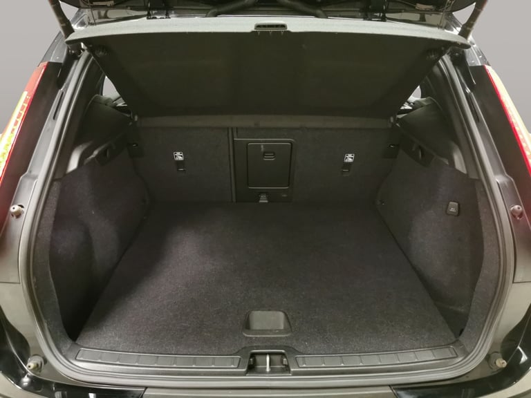 2022 Volvo XC40 1.5h T4 Recharge 10.7kWh Plus SUV 5dr Petrol Plug-in Hybrid Auto Euro 6 (s/ Suv P...
