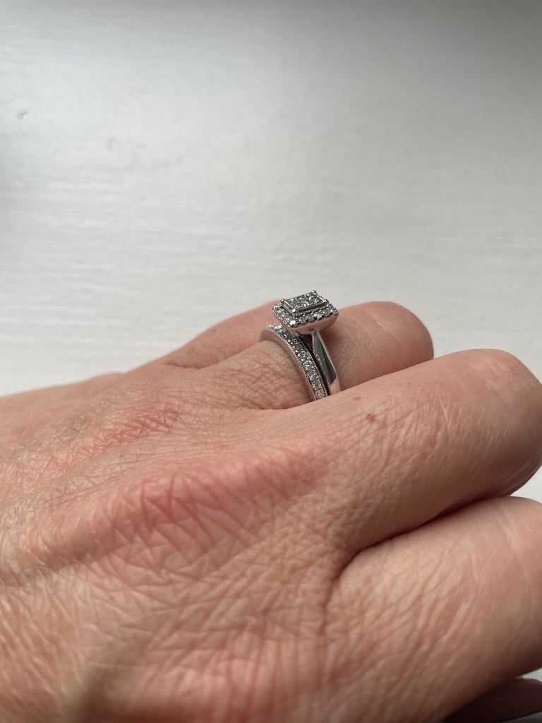 Diamond rings. Wedding band set 