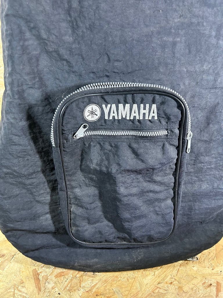 YAMAHA F-340 Acoustic Guitar - 6 String - Right Handed - Including Gig Bag