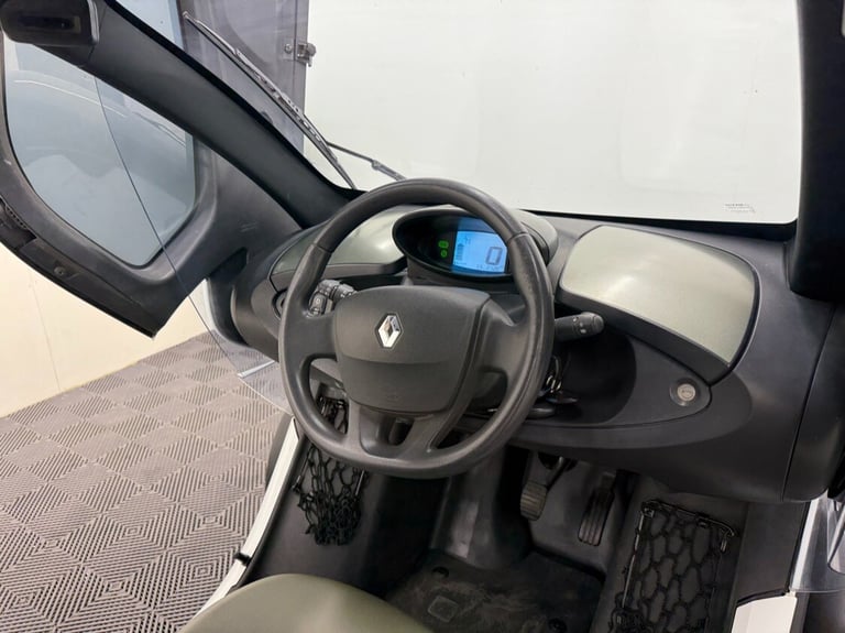 2012 Renault Twizy 13kW COLOUR 2dr Auto - LOW 14000 MILES **£20 ROAD TAX** SALOON Electric Automatic