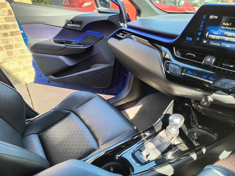 Toyota C-HR Hybrid dynamic 