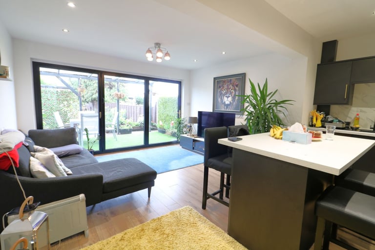Three Bedroom End-Terrace House to Rent
