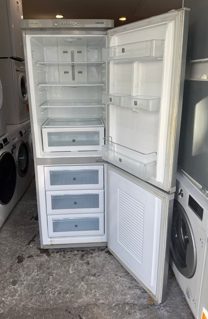 Samsung Fridge Freezer With Free Delivery N Warranty 