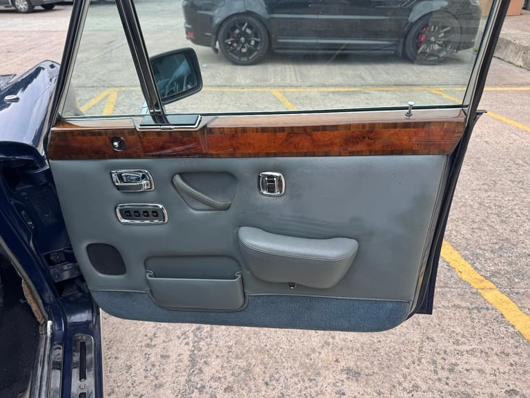 ROLLS ROYCE ROLLS ROYCE  SILVER SHADOW 2