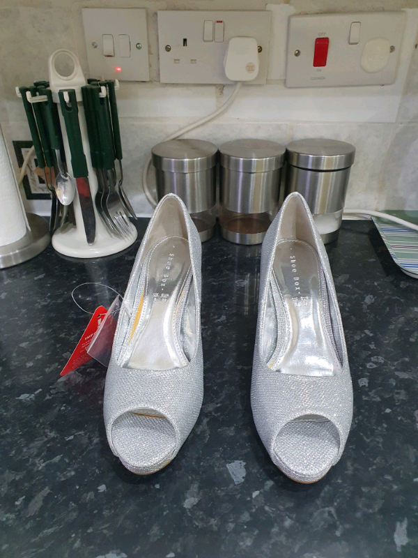 image for Ladies Mid Heel Silver Shoes