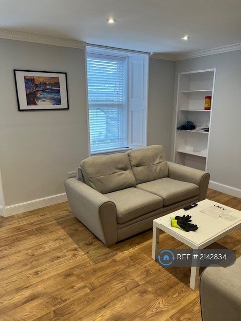 4 bedroom flat in George Street, Oban, PA34 (4 bed) (#2142834)