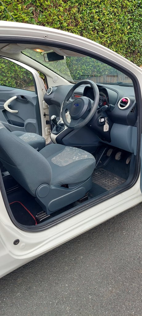 Ford, KA, Hatchback, 2012, Manual, 1242 (cc), 3 doors