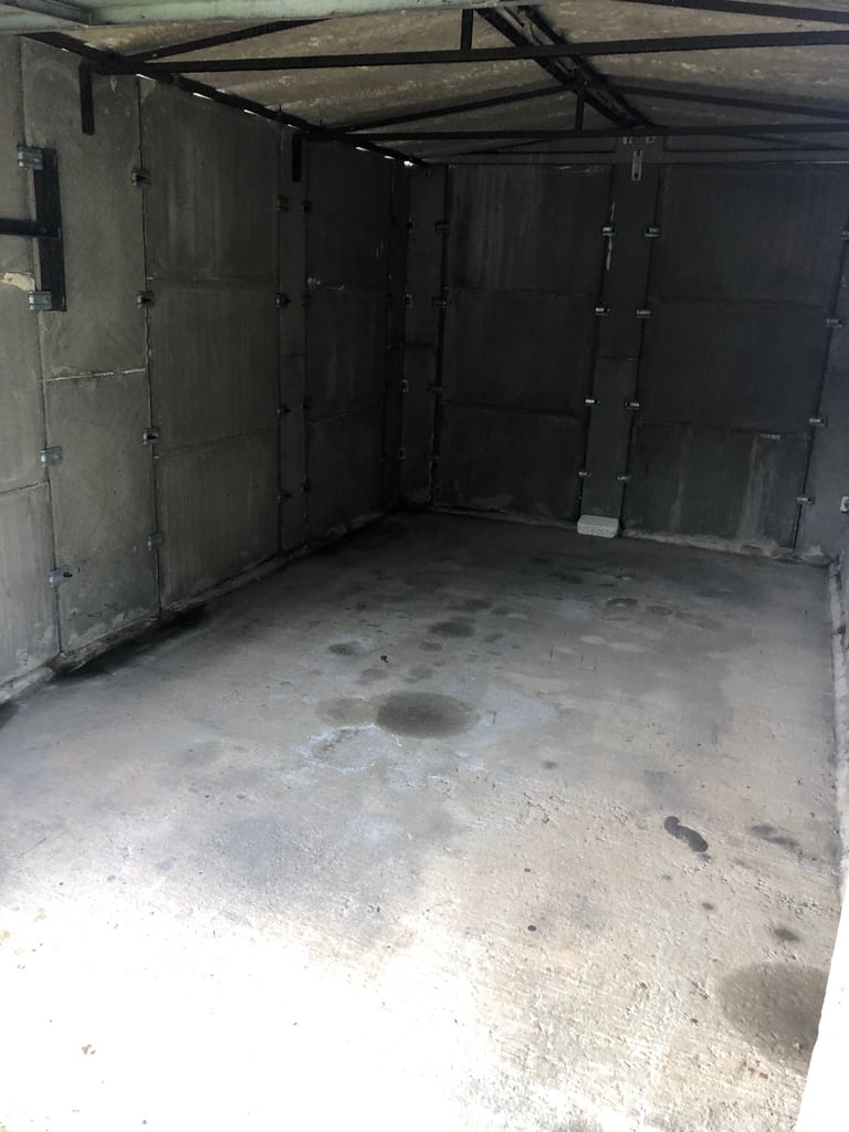 SHIREHAMPTON GARAGE TO RENT AVAILABLE 5 NOV 2025 - £109 PCM, ALSO TWO PARKING SPACES AVAILABLE.