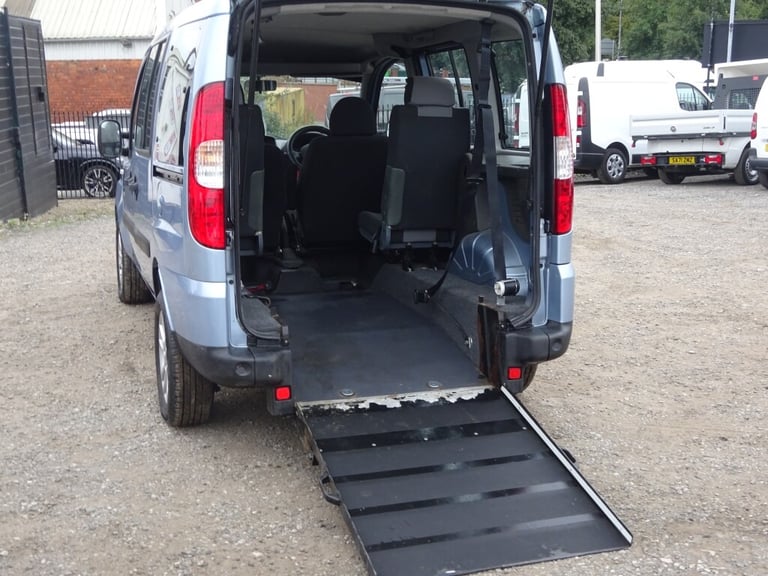 2010 (10) FIAT DOBLO DYNAMIC 1.4 8V PETROL *ONLY 24,000 MILES* (4 SEATS + W/CH)