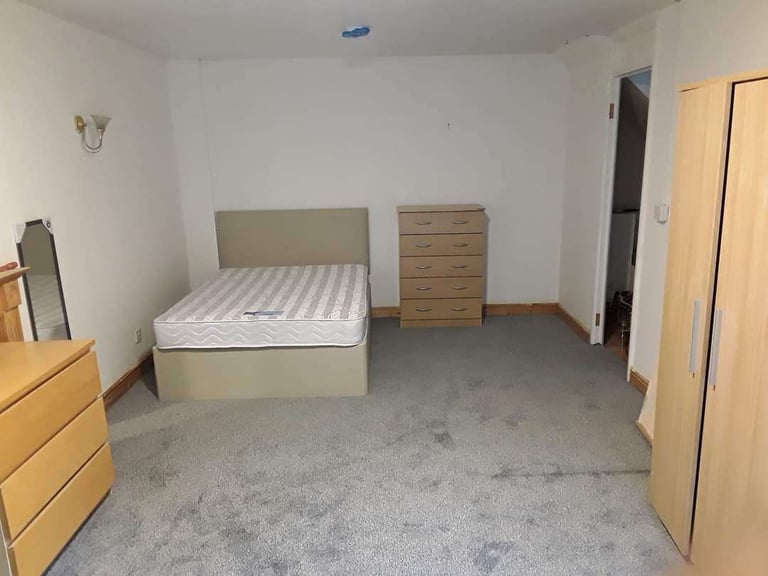 Room to rent near KING'S BUILDINGS CAMERON TOLL LIBERTON 