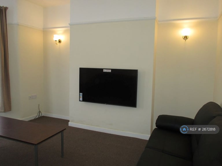 6 bedroom house in Garmoyle Road, Liverpool, L15 (6 bed) (#2672818)