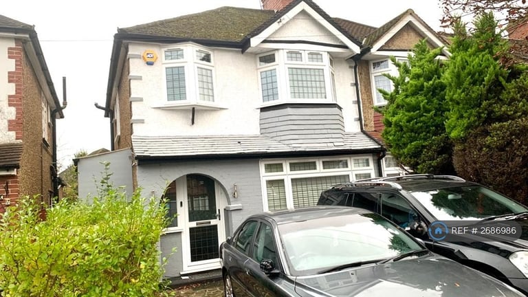 4 bedroom house in Kingswood Road, Watford, WD25 (4 bed) (#2686986)