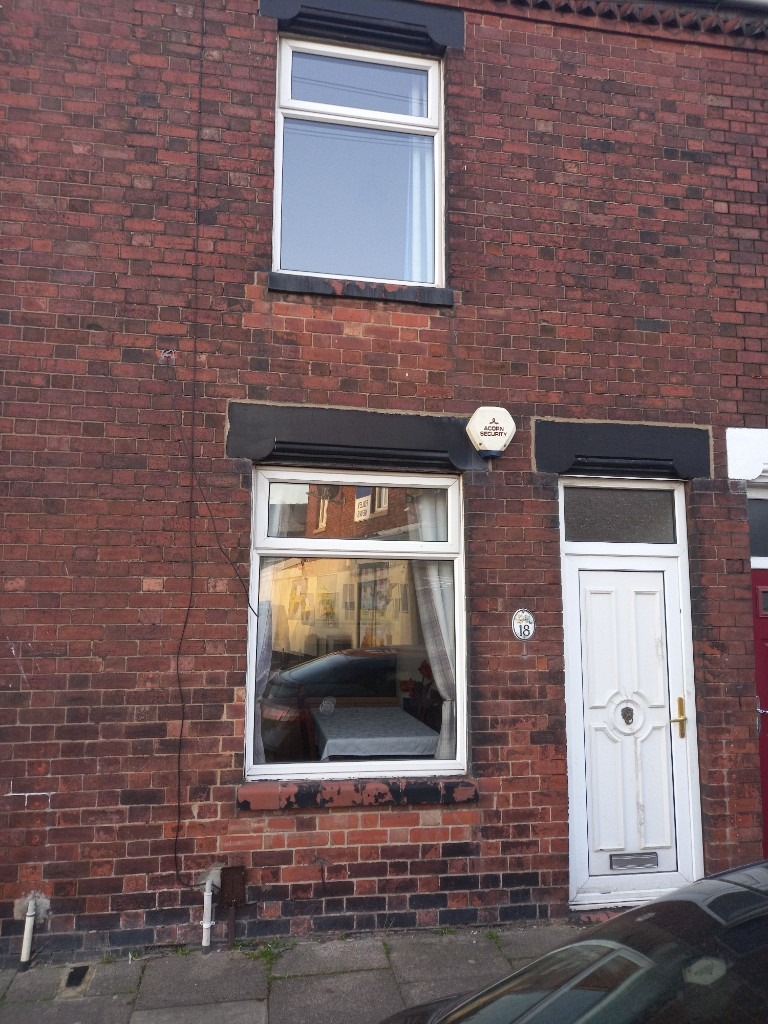 **LET BY**18 FOLEY STREET**FENTON**2 BEDROOM HOUSE**DSS ACCEPTED**NO DEPOSIT