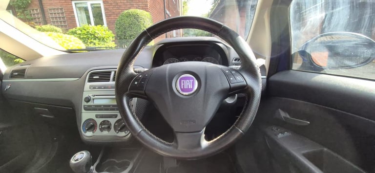 2009 Fiat Grande Punto GP - rare higher spec model - 1 previous owner + Low Miles- 1.4 Petrol Manual
