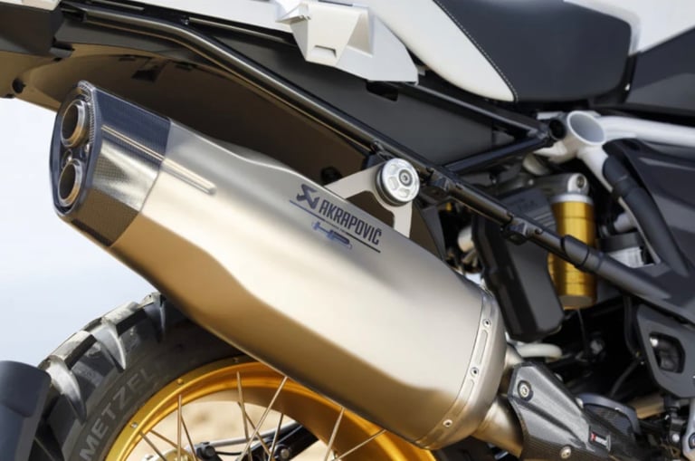BMW Motorrad Akrapovic HP Motorcycle Exhaust Slip On System For BMW R1200 R1250GS 2013 - 2019
