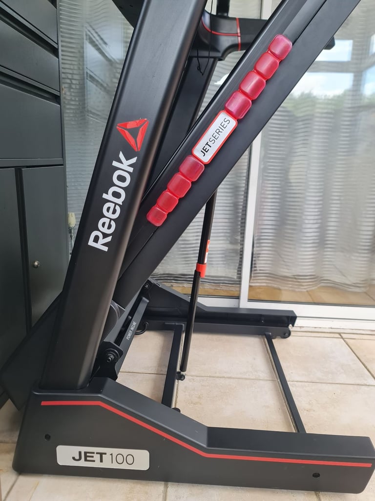 Reebok jet 100 professional treadmill in excellent condition 