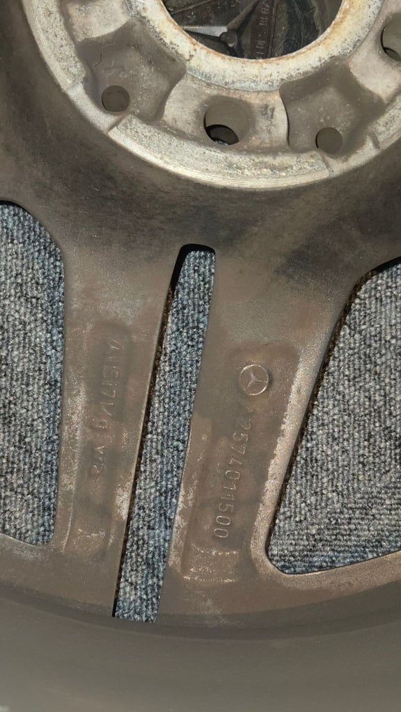 Mercedes Genuine 19 Inch 5 spoke alloy wheels and tyre