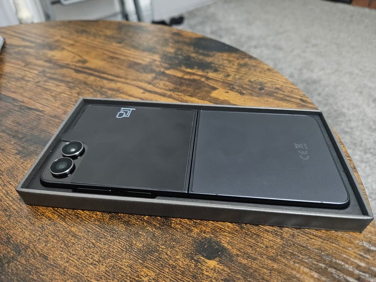 SAMSUNG Z FLIP 7 512GB JET BLACK SMARTPHONE 