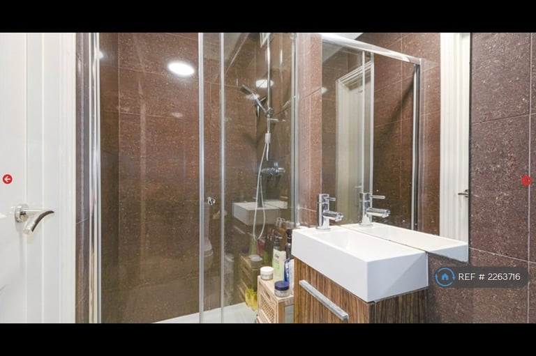 2 bedroom flat in Eden Road, London, E17 (2 bed) (#2263716)