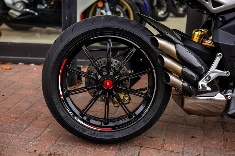 MV Agusta Brutale LOW MILES ! CARBON ! STUNNING