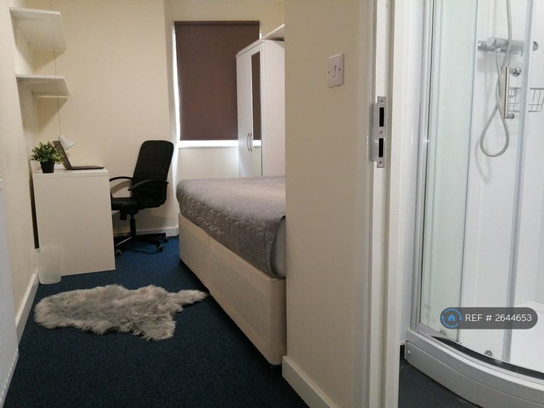 5 bedroom flat in Moss Yard, Leamington Spa, CV31 (5 bed) (#2644653)