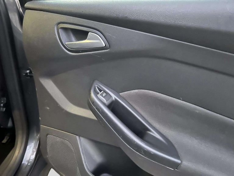 2017 Ford Focus 1.0T EcoBoost Titanium Hatchback 5dr Petrol Auto Euro 6 (s/s) (125 ps) Hatchback ...