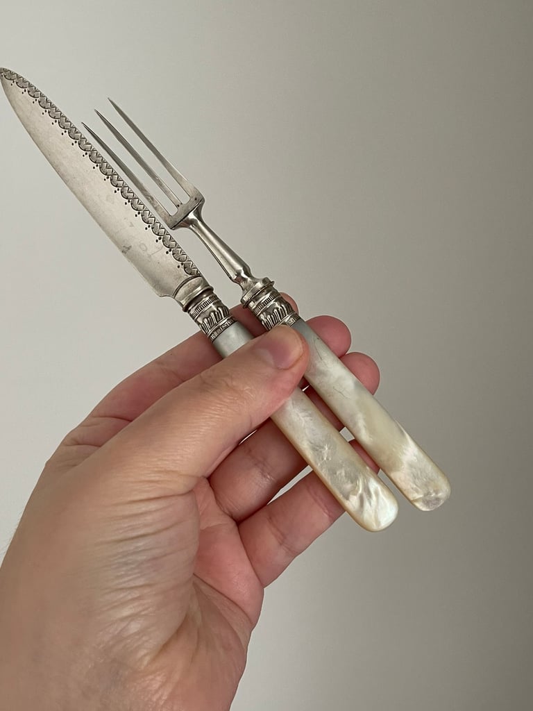 image for GOOD MOTHER OF PEARL AND STERLING SILVER FERRULED cutlery