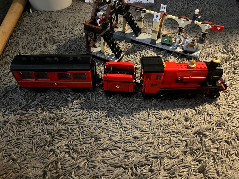 Harry Potter Lego set-platform 9 3/4 and train