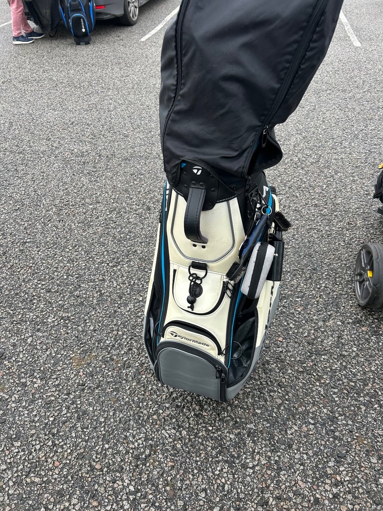 TaylorMade Sim Tour Bag