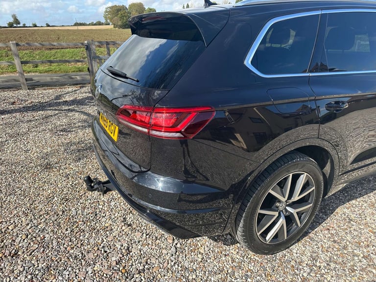 2019 Volkswagen Touareg 3.0 Touareg V6 R-Line TDI Auto 4WD 5dr SUV Diesel Automatic
