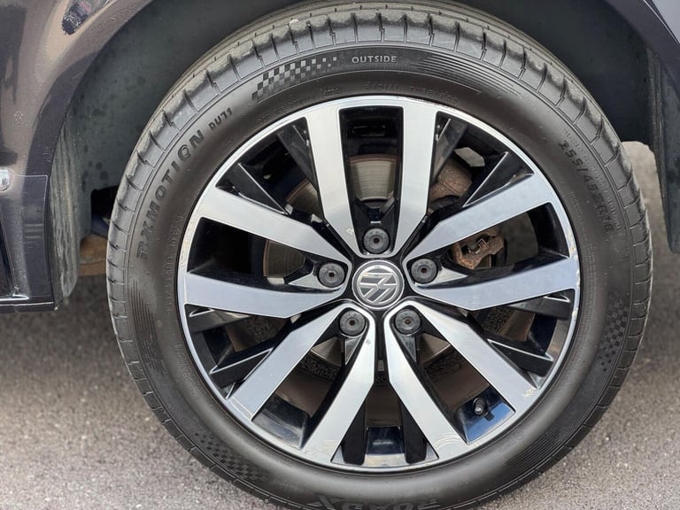 2017 Volkswagen Caravelle 2.0 BiTDI BlueMotion Tech Executive DSG Euro 6 (s/s) 5dr MPV Diesel Aut...