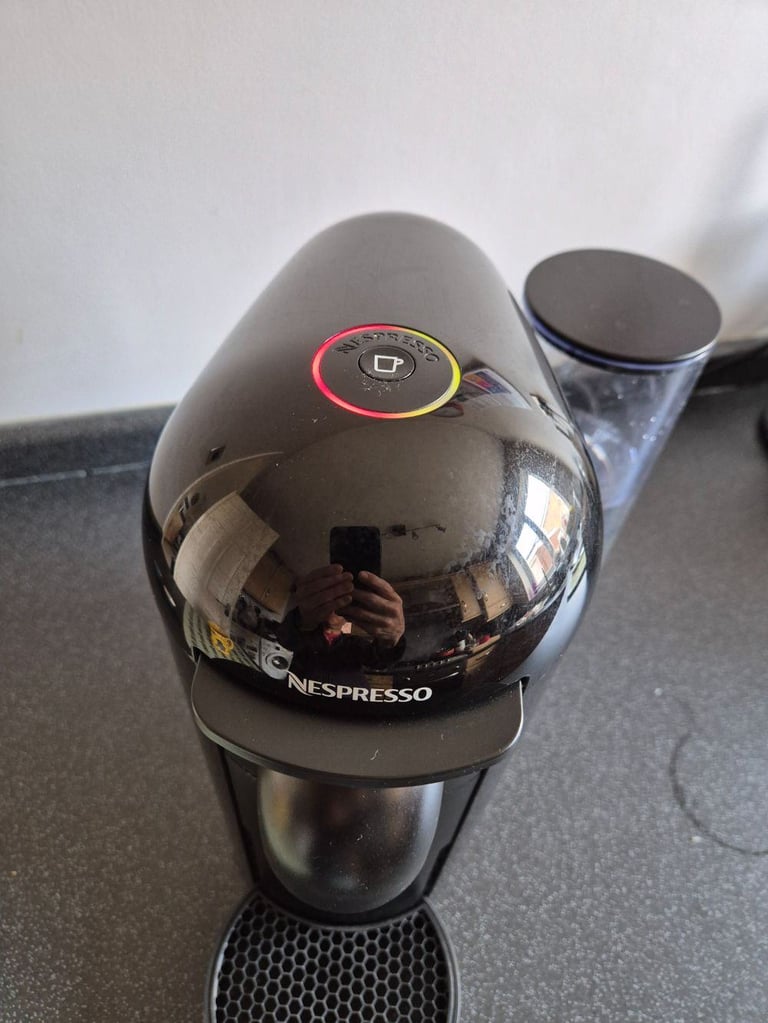 Nespresso VertuoPlus GCB2 Coffee Maker in black - works fine