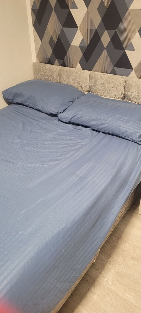 Crushed velvet double bed 