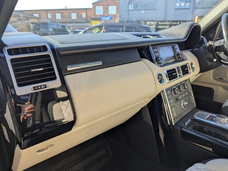 2011 Land Rover Range Rover 4.4 TD V8 Vogue SUV 5dr Diesel Auto 4WD Euro 5 (313 bhp) ESTATE Diese...