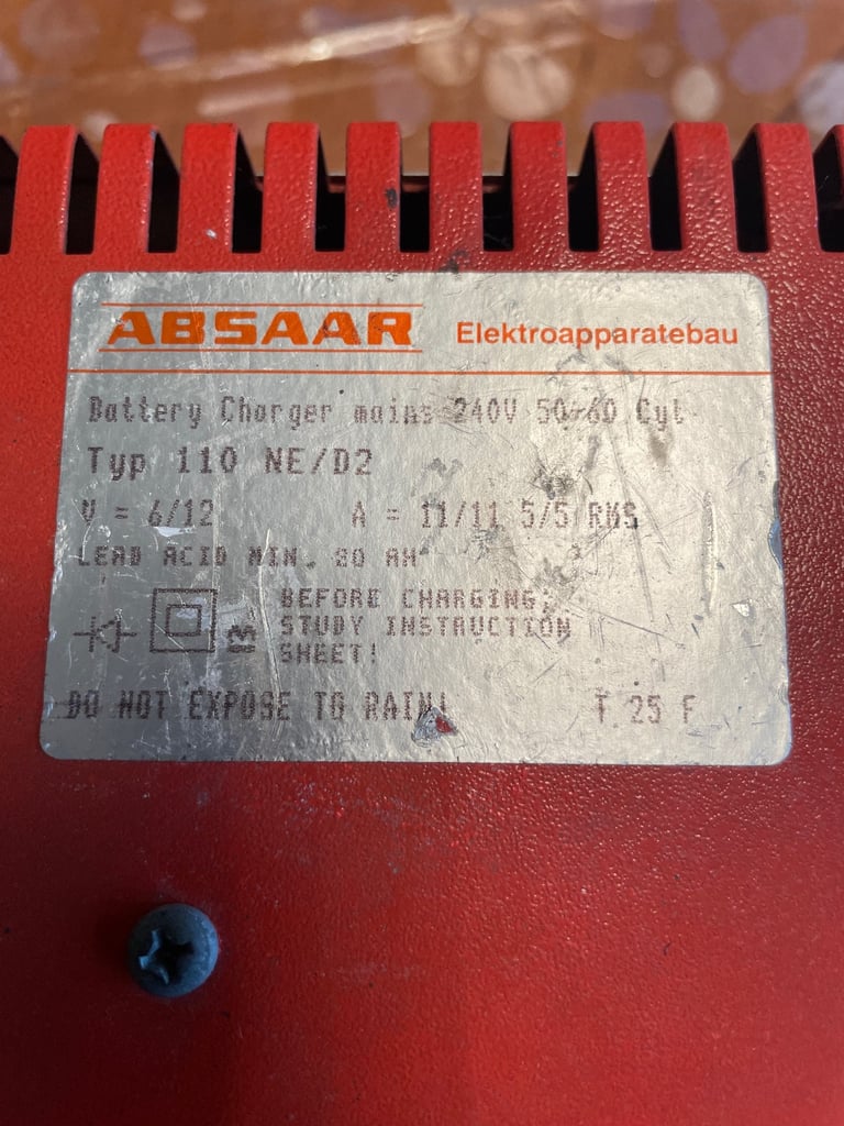 Absaar car battery charger. 11A RMS. Good working order. 