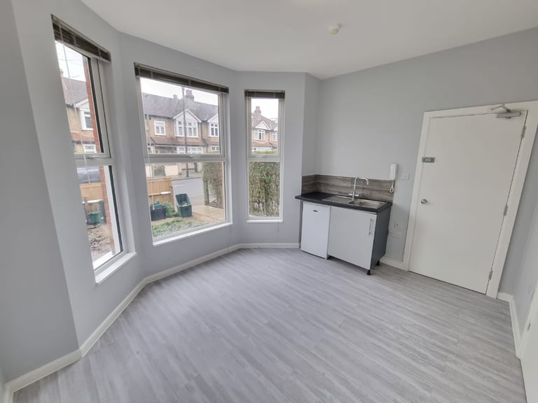 BENEFITS ACCEPTED - Studio Flat Available in Penge, Beckenham, Bromley SE20