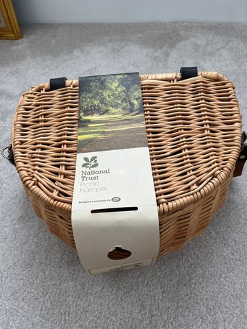Compact Picnic hamper for 4 with shoulder strap | in Wanstead, London |  Gumtree