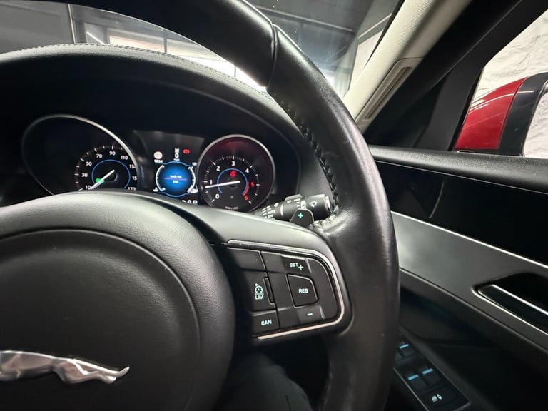 2017 Jaguar XF 2.0d Prestige 4dr Auto SALOON DIESEL Automatic