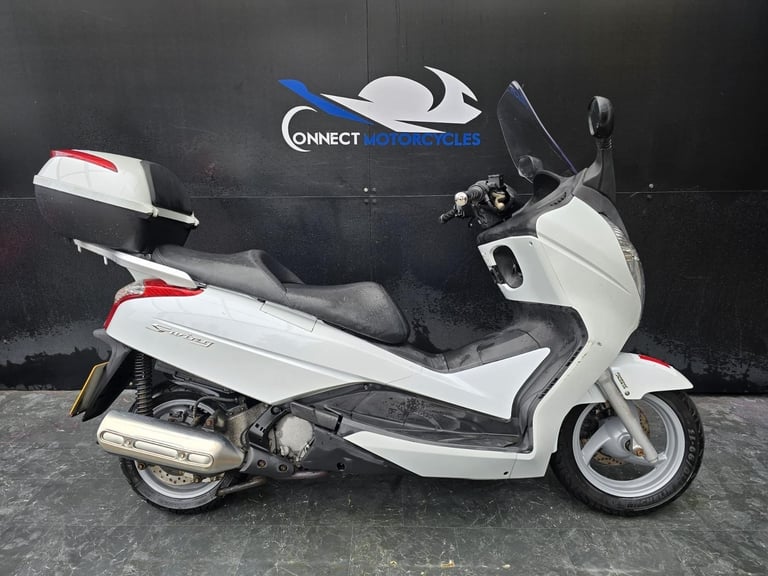 image for HONDA FES 125 PROJECT SCOOTER LEARNER LEGAL HPI CLEAR