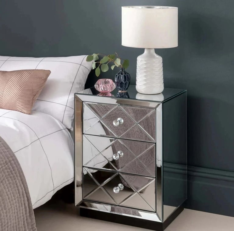 2x brand new Homesdirect365 Mirrored Diamond Pattern 3 Drawer Bedside Table, can deliver 